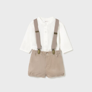 Conjunto pantalón corto con tirantes y camisa